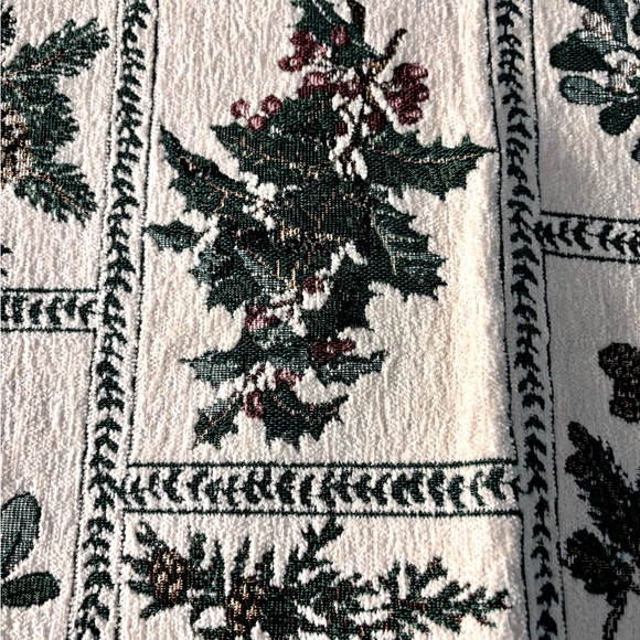 Christmas Tapestry Table Runner Winter Pattern. Mistletoe, Holly Berries - Picture 5 of 9